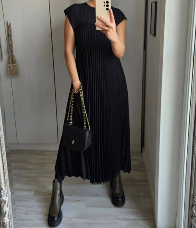 Annalise™ Pleated Elegance Maxi Dress