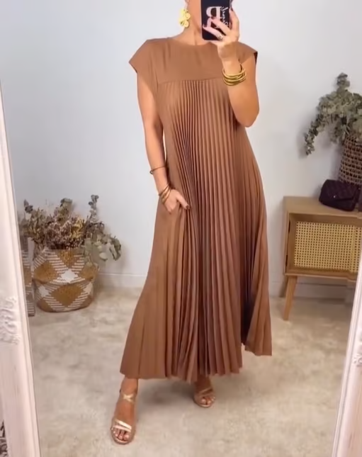 Annalise™ Pleated Elegance Maxi Dress